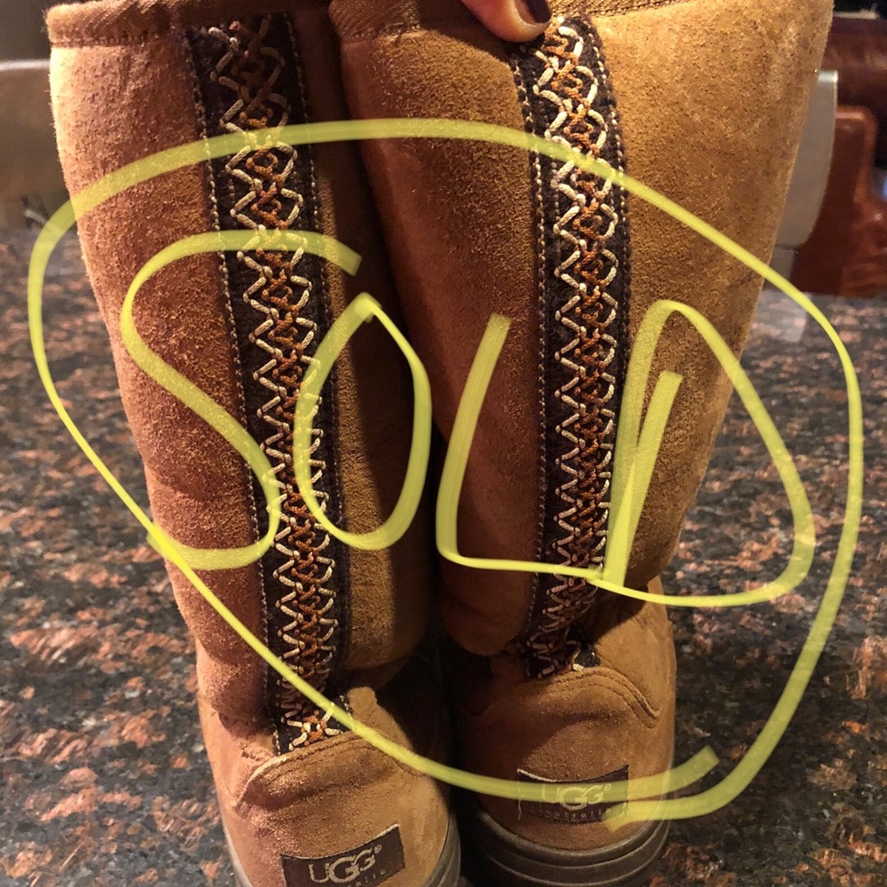 UGG WOMANS BOOTS, SIZE 9